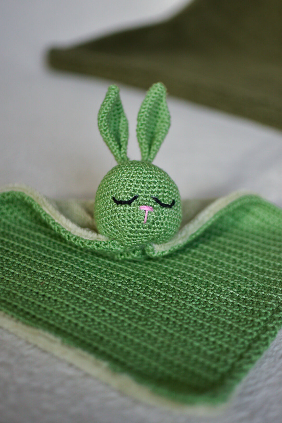 - CHIEN - doudou Odette - Vert sauge