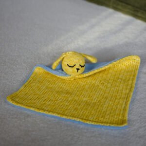 doudou chien jaune en crochet et tissu tout doux