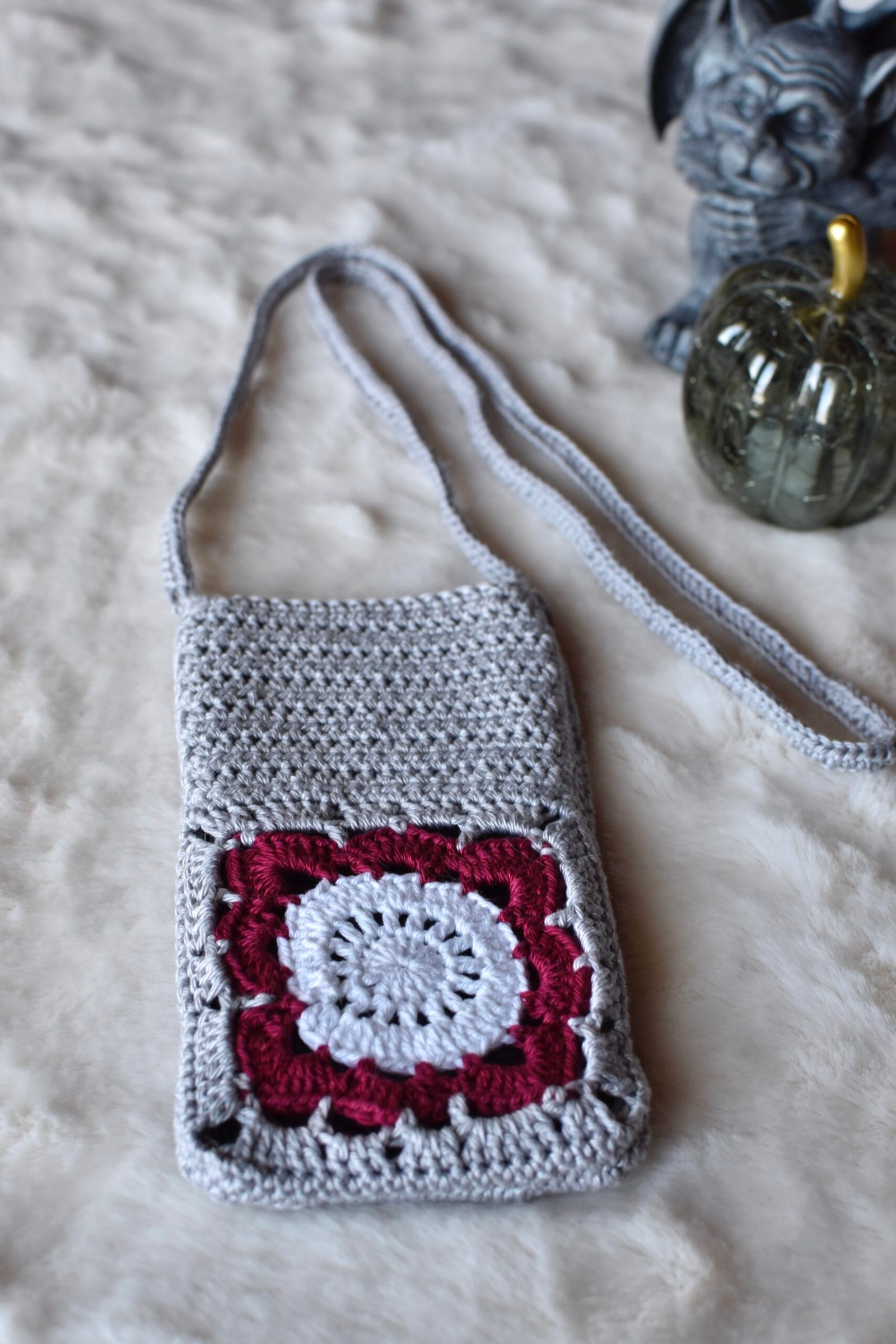photo de pochette pour smartphone en crochet